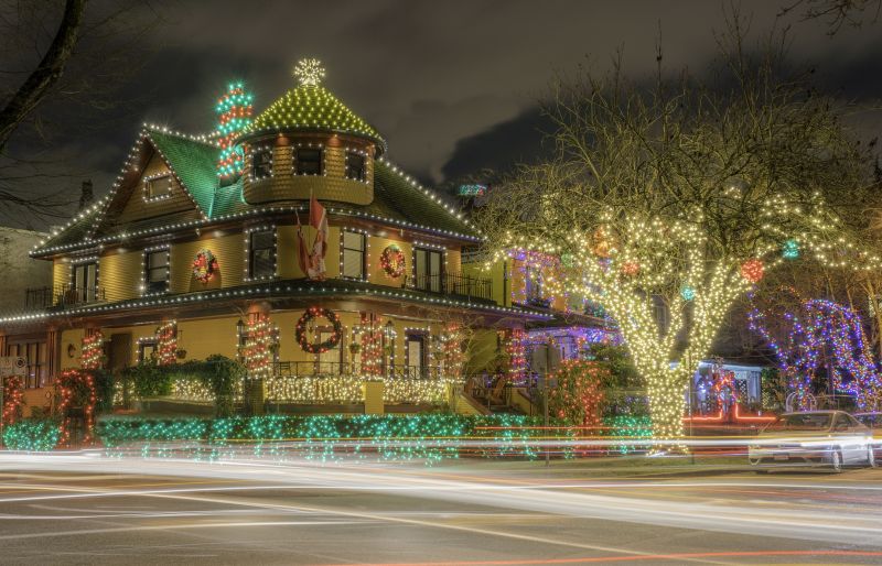 Commercial Holiday Lights Installation